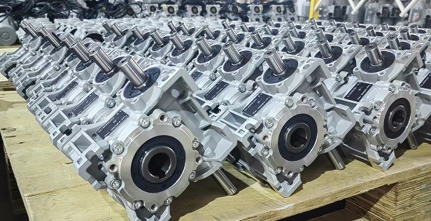 11月正忙，艾思捷雙軸輸入蝸輪減速機SJMRV050-30-AB發貨 (2).jpg
